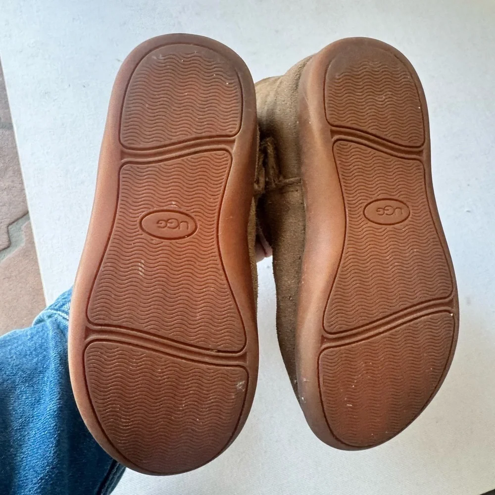 UGG Toddler Classic Short Boots Brown Suede Shearling Cozy Winter Shoes Scandi